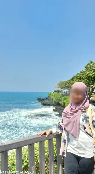 Büsra, 37