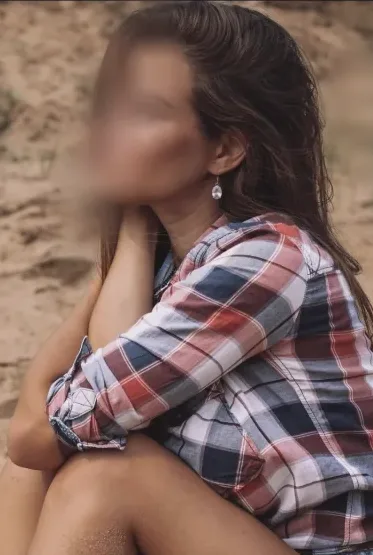 Büsra, 38
