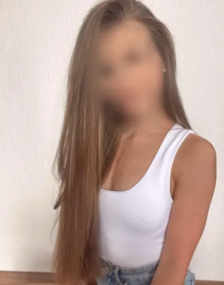 Ela, 28