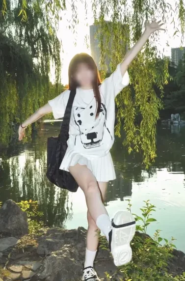 Kira, 34