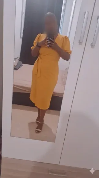 Lara, 33