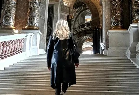 Larissa, 20