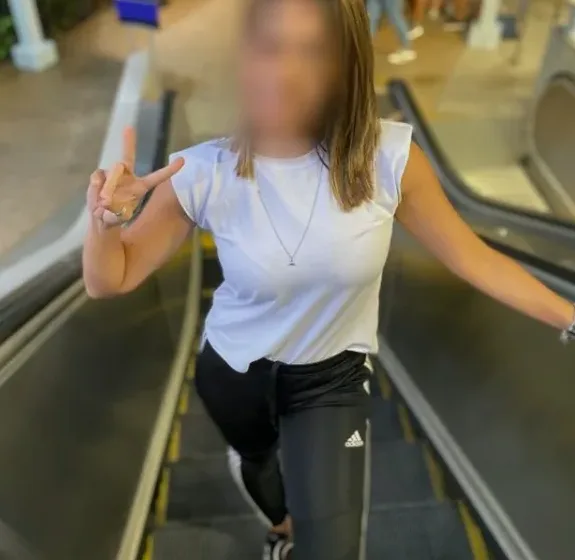 Manuela, 36