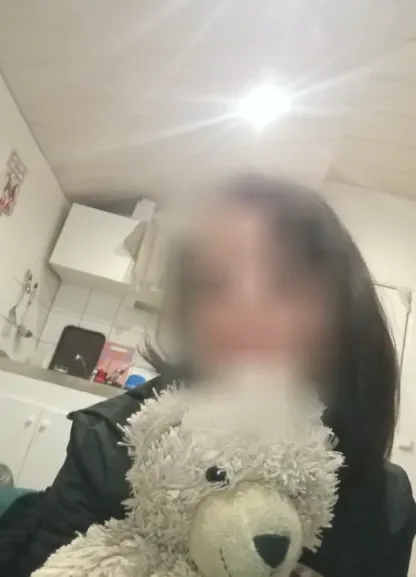 Neele, 37