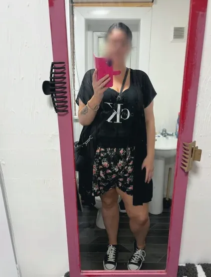 Nicole, 37