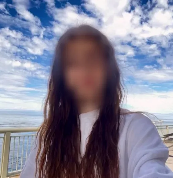 Viktoria, 27